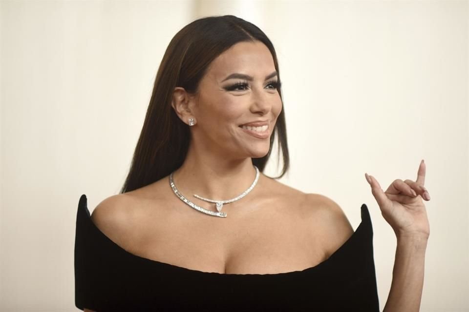 González está adaptando el guion y Hyphenate Media Group, propiedad de Longoria, será quien se encargue de la producción.