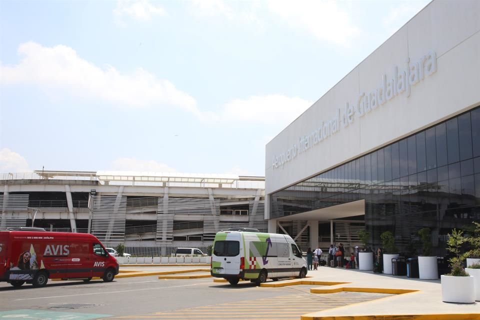 Aunque sigue en marcha el proceso para incorporar otra empresa de taxis oficiales al Aeropuerto de GDL, no se sabe desde cuándo operará.
