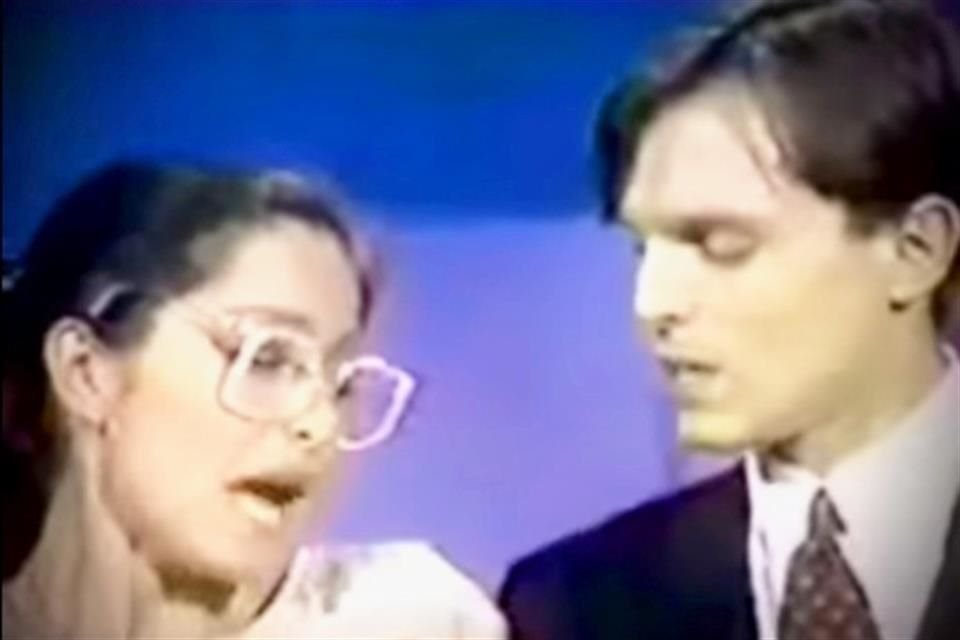 Recordó cómo su canción 'Pobre Secretaria' la escribió Miguel Bosé, quien además aparece en el video original.