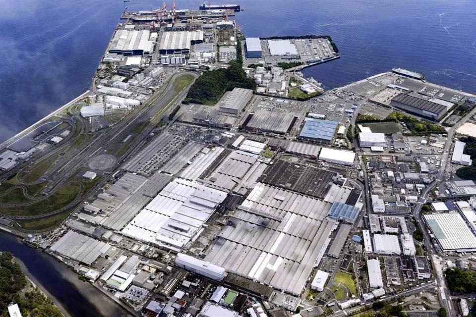 Esta fotografía aérea muestra la planta Oppama de Nissan en Yokosuka, cerca de Tokio.