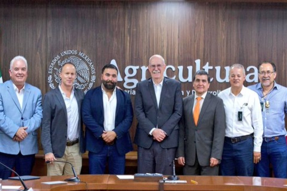 Secretaría de Agricultura  y asociaciones de jitomates acordaron un plan de acción en respuesta a los aranceles de 17% por parte de EU.