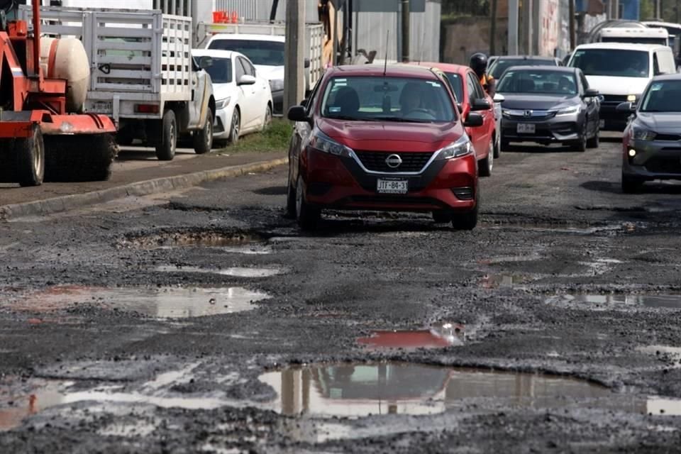 Avenida Adolf B. Horn ha sufrido severos daños con las lluvias.
