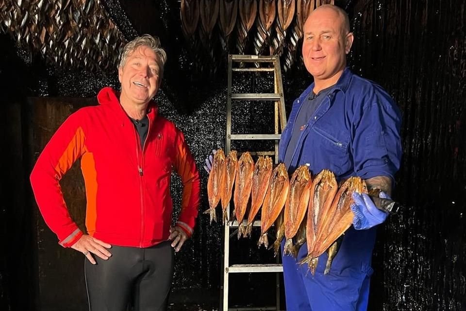 El presentador australiano comenzó a conducir MasterChef en 2005 junto con Wallace, de 60 años, quien fue despedido tras un informe que confirmó decenas de denuncias hechas por múltiples mujeres.