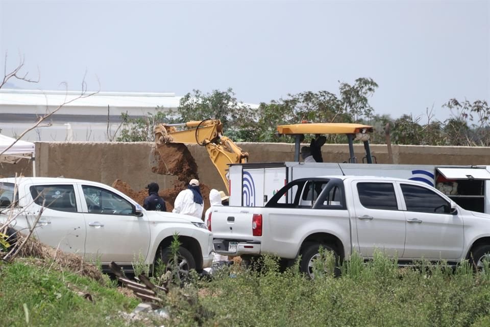 En un terreno donde construían un fraccionamiento en el predio Las Agujas se han extraído más de 247 bolsas con restos humanos.
