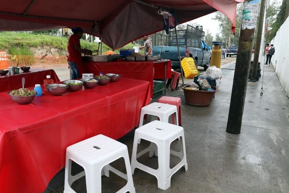 Especialistas recomiendan evitar comer alimentos preparados en la vía pública.