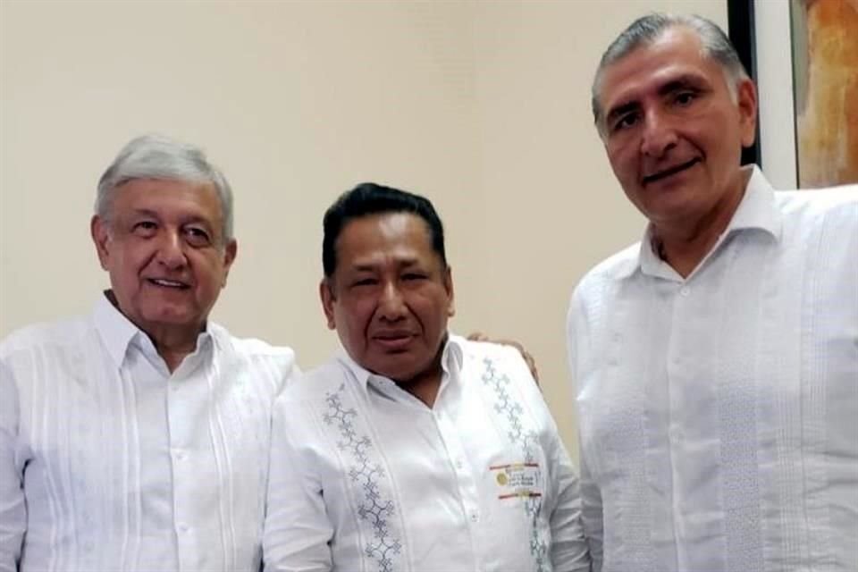 Ex colaborador de Adán Augusto López, Rosendo Gómez Piedra dejó el cargo como Fiscal del Caso Ayotzinapa.