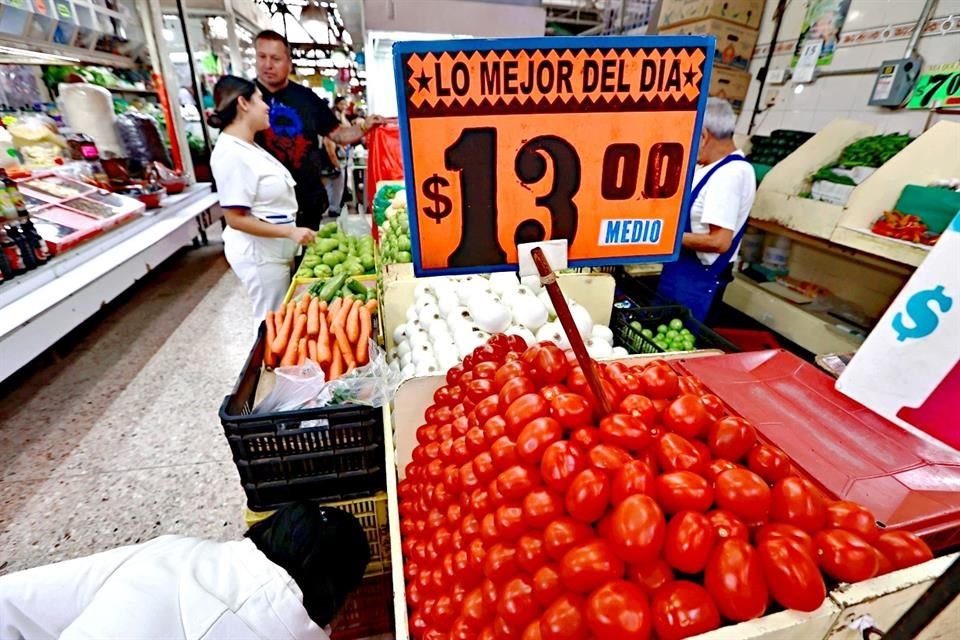 Autoridades mexicanas, quienes acordaron plan con productores de jitomate, dijeron que se seguirá exportando producto a EU pese a impuesto.