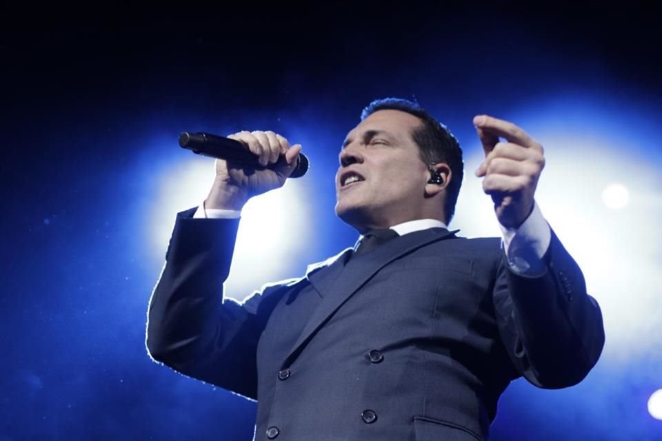 En esta ocasión, el originario de Salvador de Bahía retoma 16 temas clásicos de artistas como Barry White, Rod Stewart y Roberto Carlos.