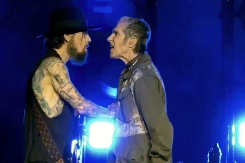 La banda Jane's Addiction demandó a su ex vocalista y líder, Perry Farrell, por 'agresión y lesiones', pero él ya contraatacó con otra demanda.