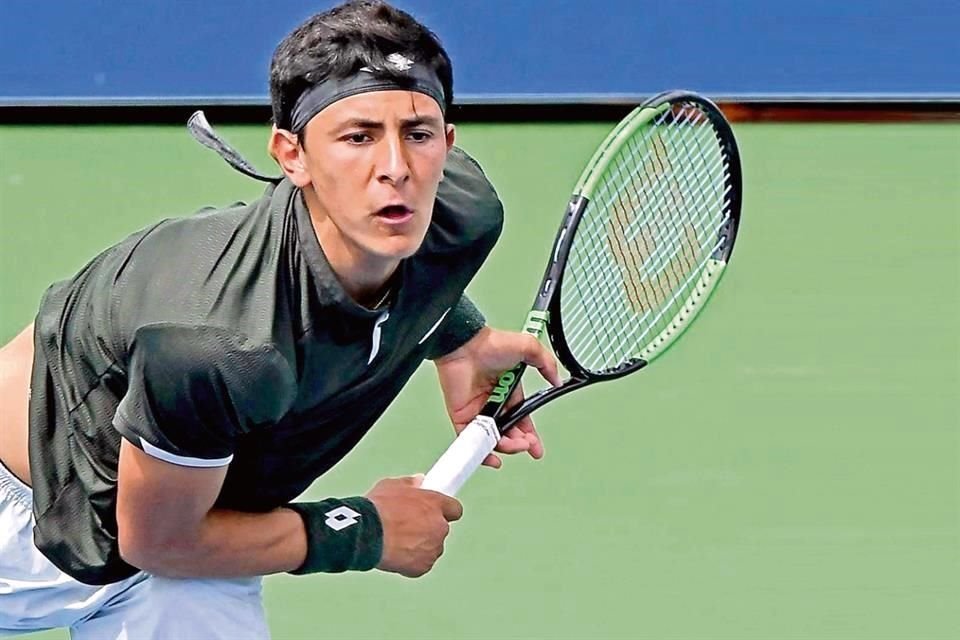Emilio Nava viene de una familia deportista.