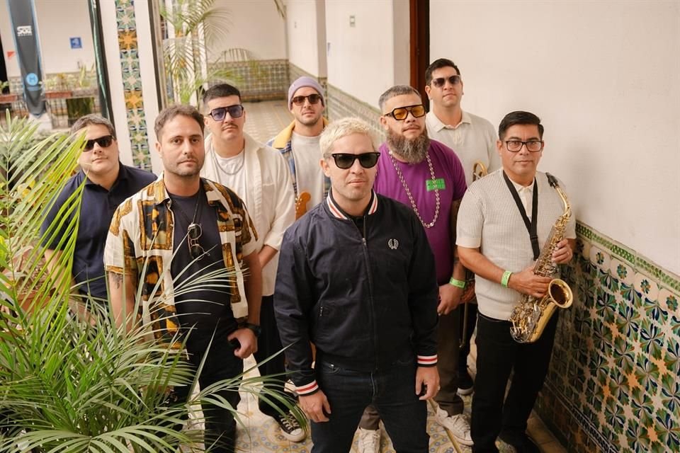 La banda uruguaya Kchiporros presenta en México su nuevo disco, 'Todo el Mundo Está Kaliente!', donde mezclan diversos ritmos bailables.