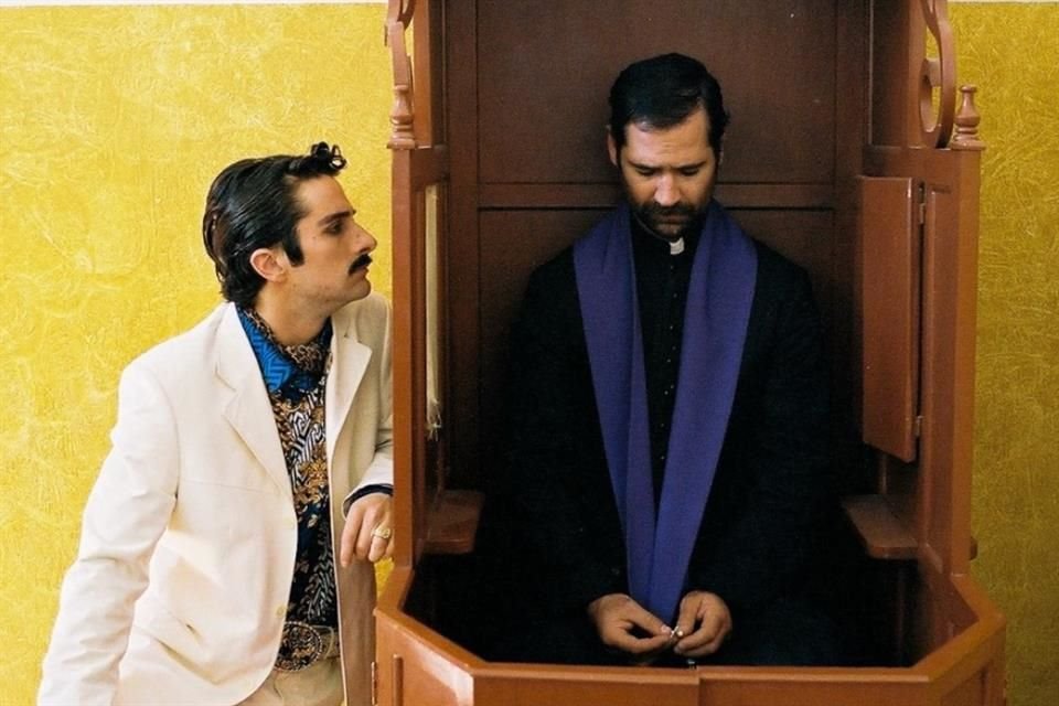 La nueva cinta de Santiago Mohar Volkow, que llega a cines este jueves, plantea qué ocurre con dos personajes estereotipados cuando se encuentran en un lugar donde se sienten libres.