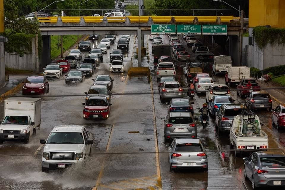 La Avenida Lázaro Cárdenas se vuelve un caos cada temporal.