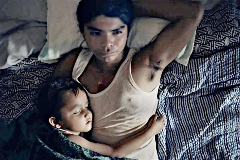En 'Sujo', su protagonista (encarnado por Juan Jesús Varela) es un huérfano, hijo de un sicario, que parece destinado a habitar la misma violencia que su padre.