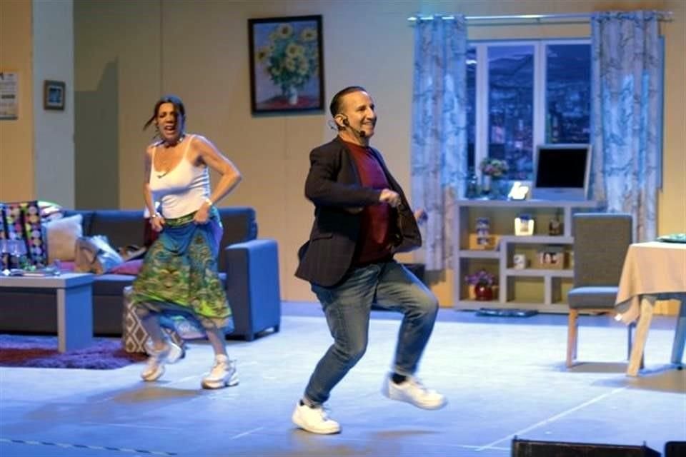 Plutarco Haza y Cynthia Klitbo, en una escena de Venecia Bajo la Nieve.