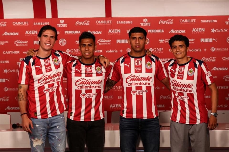 Chivas presentó a sus rfuerzos Diego Campillo, Efraín Álvarez, Brian González y Richy Ledezma.