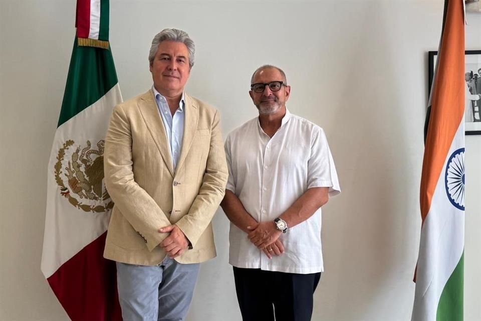 Miguel Ángel Landeros, Presidente del COMCE Occidente y Federico Salas, embajador de México en India.