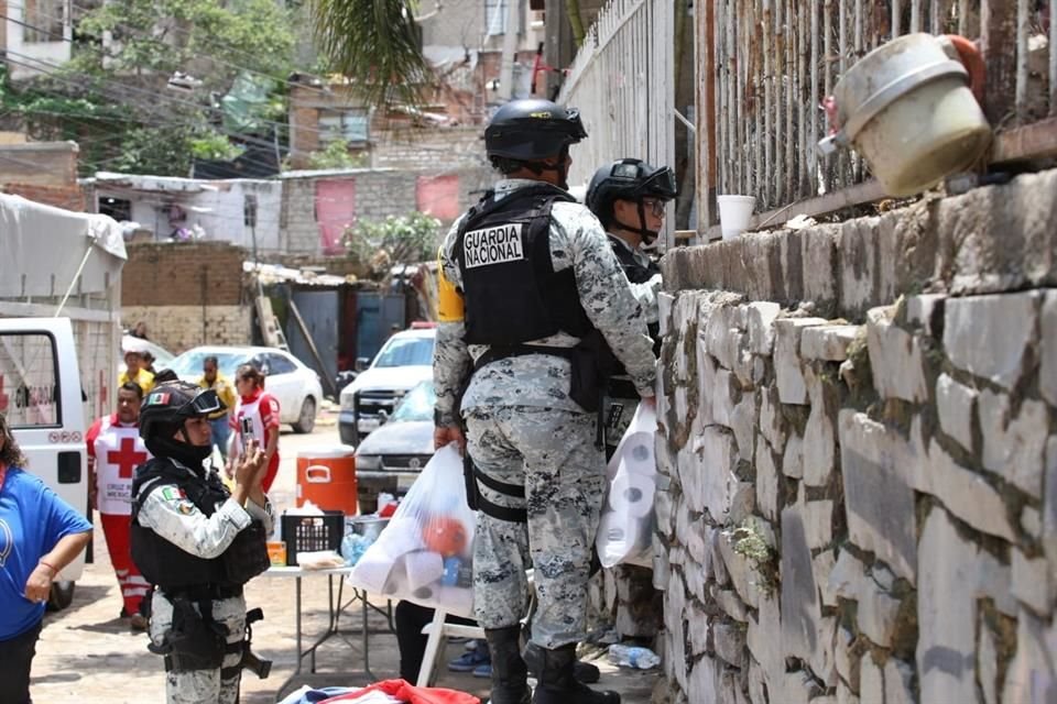 Cruz Roja Mexicana, Guardia Nacional, Proximidad Social, Ejército Mexicano y el Sistema DIF, llegaron a la zona con despensas.