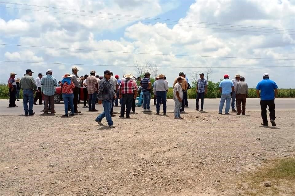La carretera Victoria-Matamoros es de nueva cuenta escenario de un bloqueo de sorgueros.