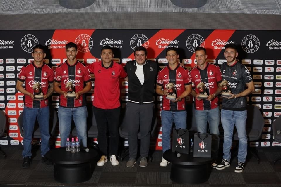 El Atlas presentó a sus cinco refuerzos para el torneo; el sábado debutan en casa.