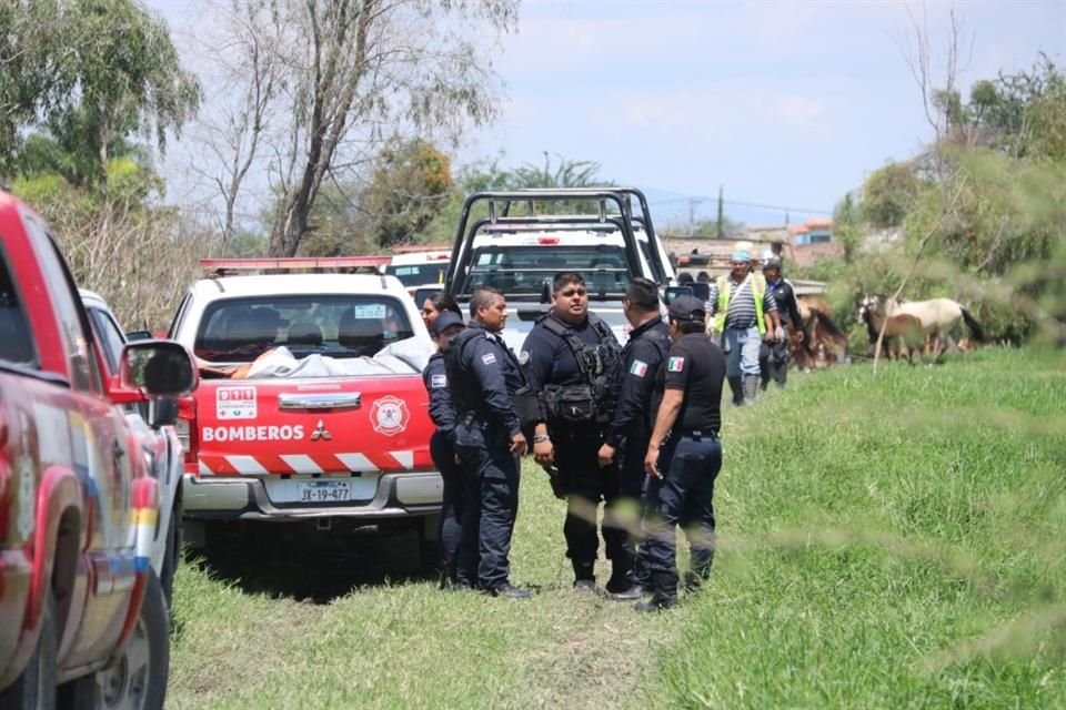 Un cuerpo fue hallado en un canal que pasa a espaldas del Fraccionamiento Villas de la Hacienda, en Tlajomulco.