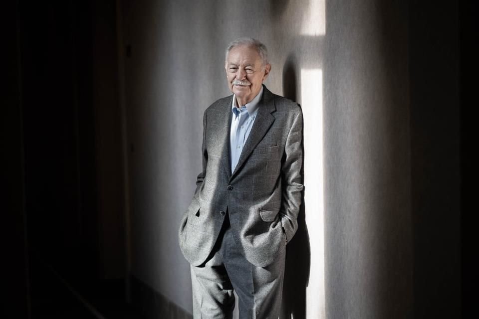 El autor barcelonés Eduardo Mendoza recibirá la Medalla Carlos Fuentes en la próxima edición de la FIL.