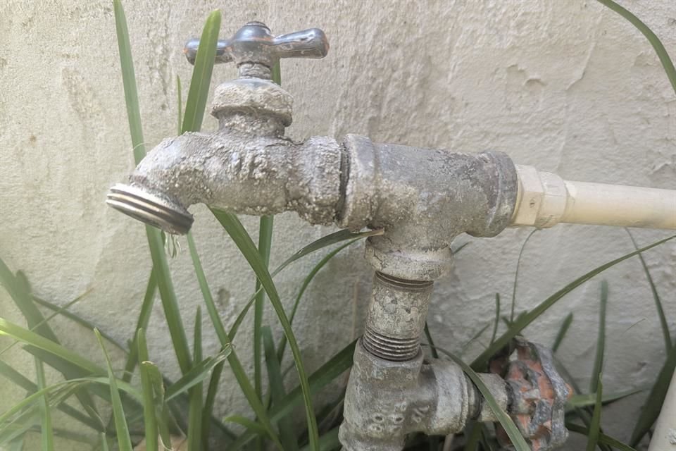 La falta de agua potable en tres zonas de Tlajomulco fue por fallas eléctricas en los pozos profundos que los surten, sostuvo el Alcalde.