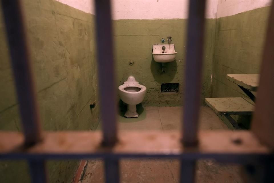 Un mexicano de 15 niños fue recluido tres días en el nuevo centro de detención migratoria ede Florida conocido como 'Alcatraz Caimanes'.