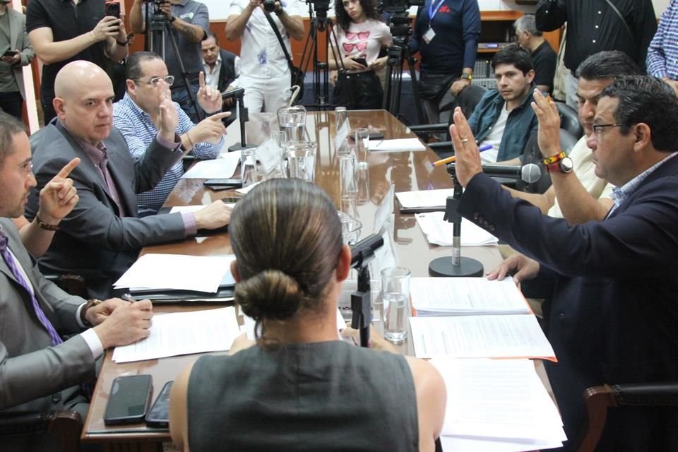 Comisión de Puntos Constitucionales del Congreso local, en sesión del 16 de julio retiró del orden del día un dictamen que planteaba tipificar el acecho.