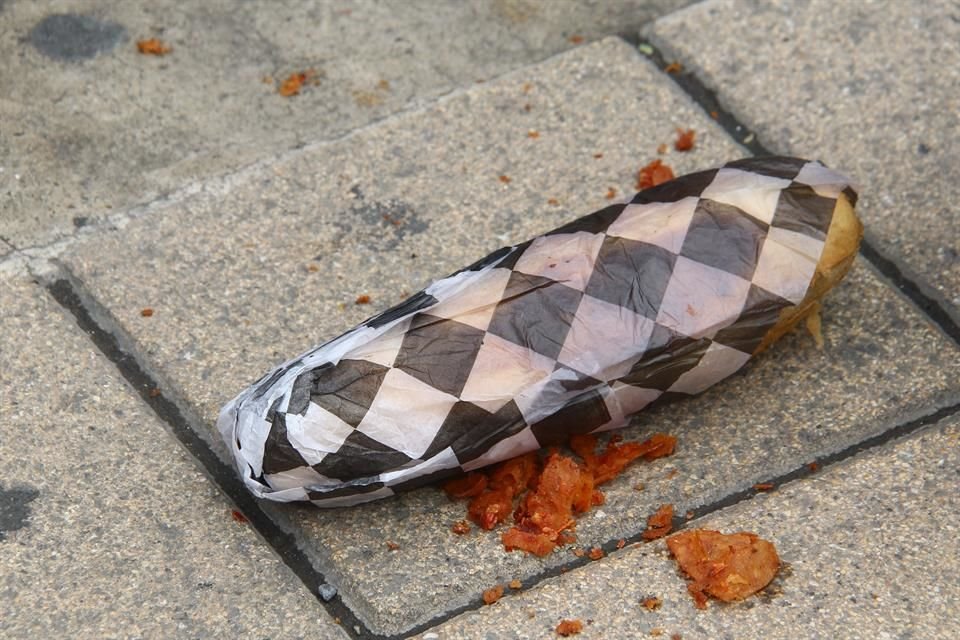 Pidió un lonche porque tenía hambre se lo dieron dio unos pasos y se desvaneció perdiendo la vida.
