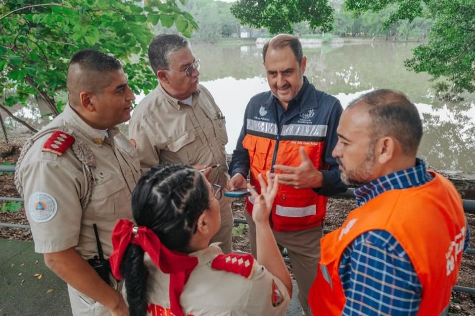 El Ayuntamiento señaló que mantiene una cuadrilla permanente, integrada por 153 personas y 53 vehículos, en caso de lluvias fuertes.