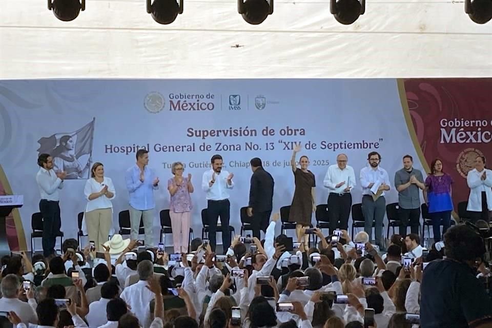 La Presidenta llegó cerca de una hora tarde tarde al evento en Chiapas donde ya la esperaban simpatizantes.