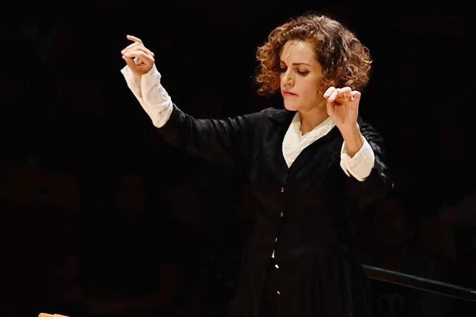 Con vocación, disciplina e intuición, Mariana Martínez es semifinalista del Concurso Internacional de Dirección Antal Doráti en Florencia, Italia.