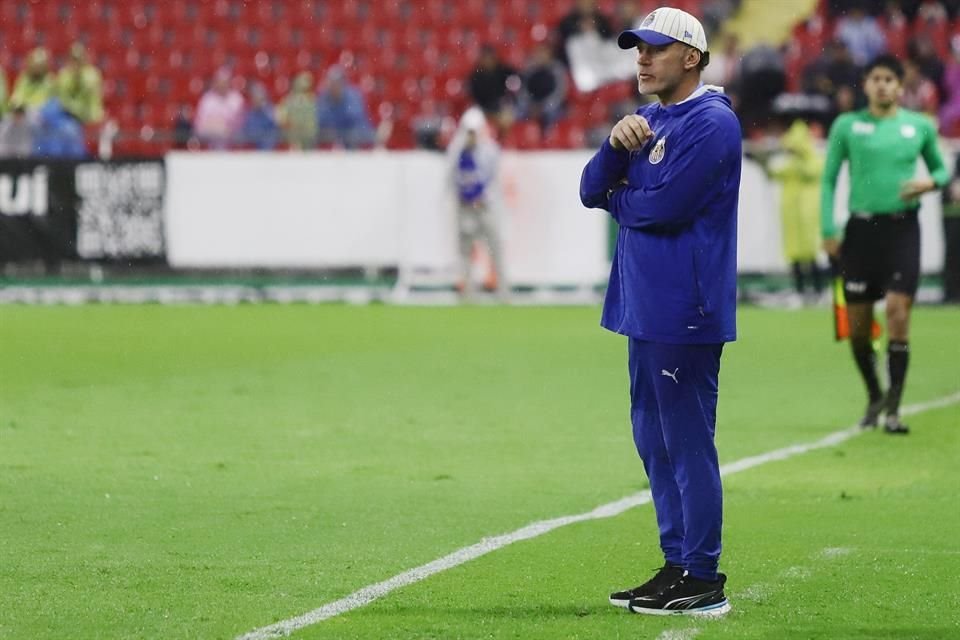 Gabriel Milito zadebiutuje jako lider Chivas w Aperturze 2025.
