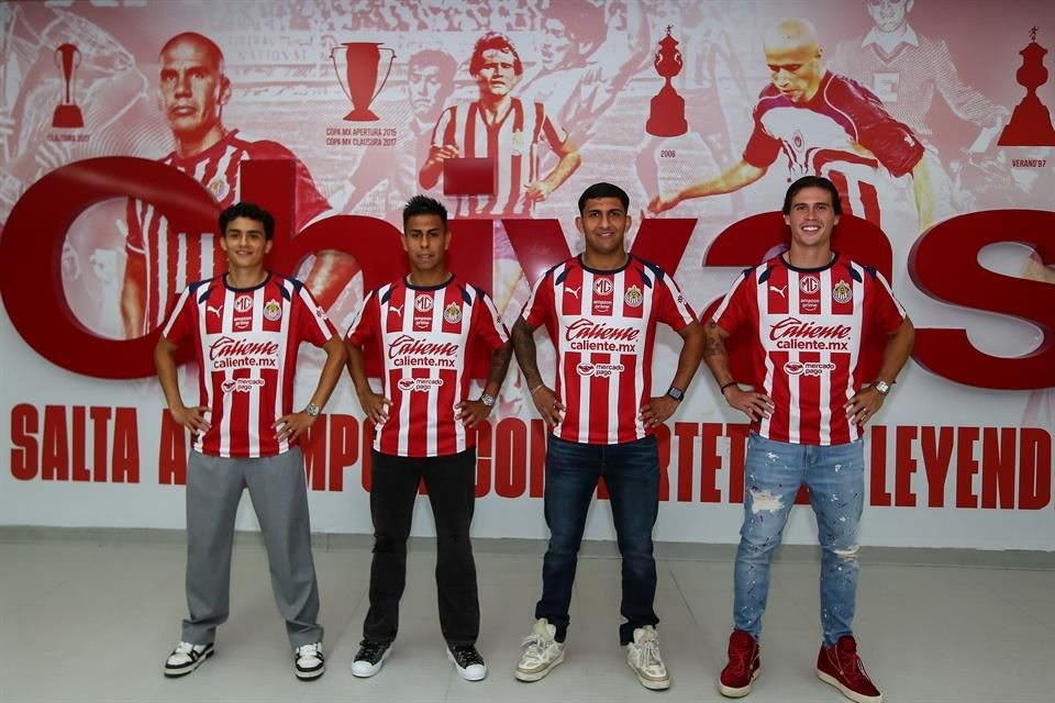 Richy Ledezma, Efraín Álvarez, Brian González i Diego Campillo wzmocnią drużynę Chivas na ten turniej.