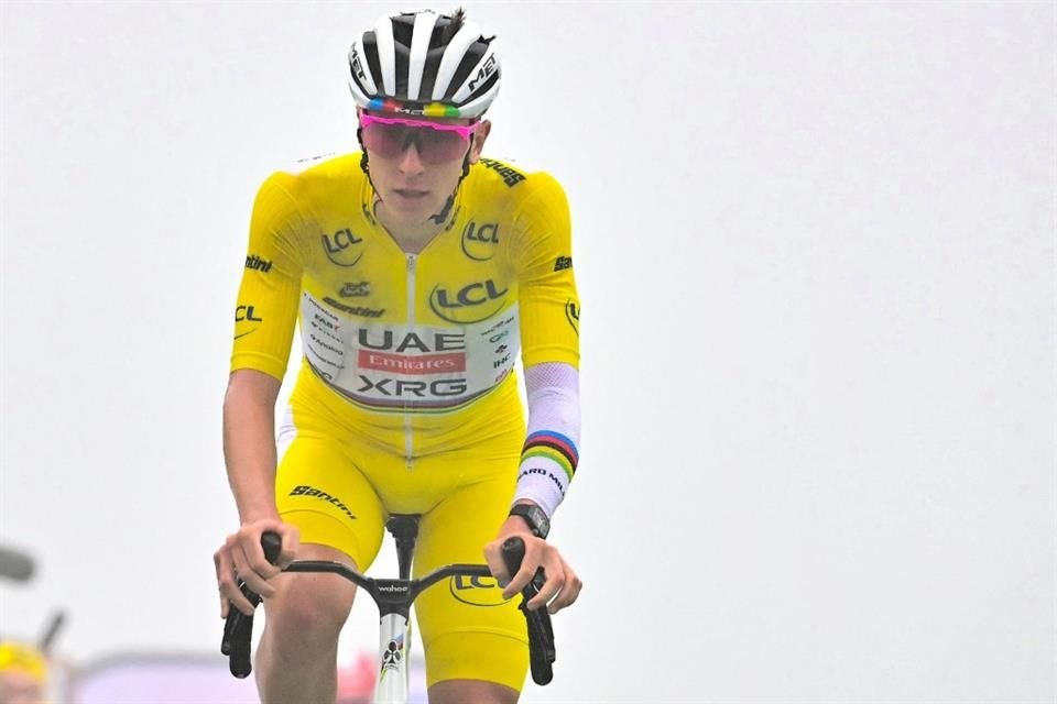 Tadej Pogacar sigue con el maillot amarillo.