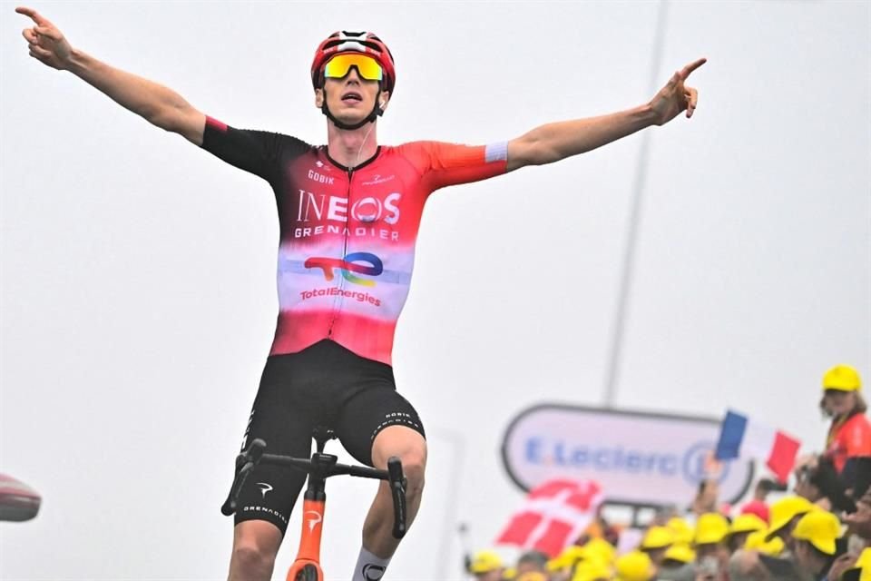 Thymen Arensman celebró su primera victoria en el Tour de Francia.