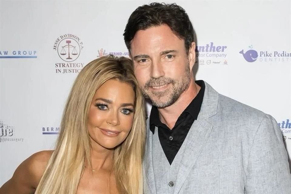 Aaron Phypers negó haber abusado de Denise Richards y aseguró que ella le fue infiel; dijo tener pruebas y busca limpiar su nombre.
