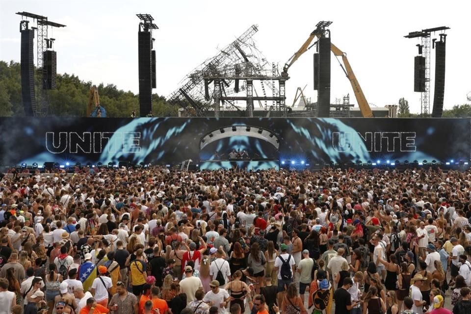 Una mujer canadiense murió en el primer día de Tomorrowland, dos días después del incendio que destruyó el escenario principal del festival.