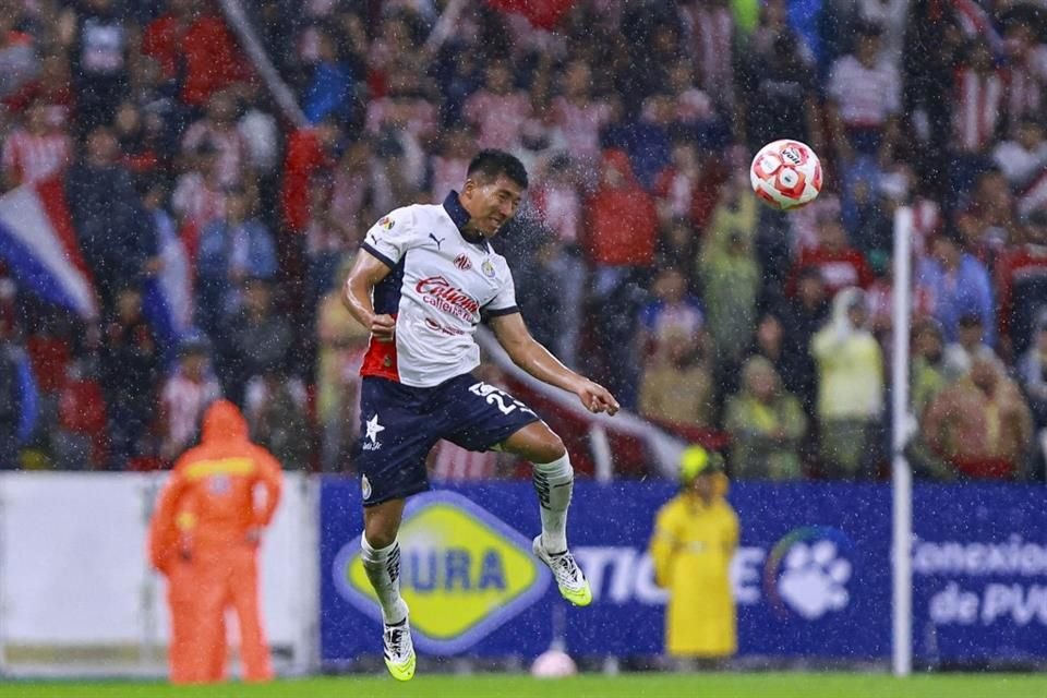 Daniel Aguirre pasó de estar 'borrado' un año en Chivas a convertirse en una opción real para el equipo de Gabriel Milito en el torneo Apertura 2025.