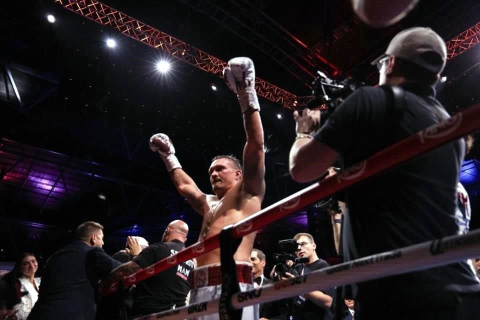 Oleksandr Usyk se convirtió  en el primer boxeador en la era de los cuatro cinturones en ser campeón indiscutido en par de ocasiones.
