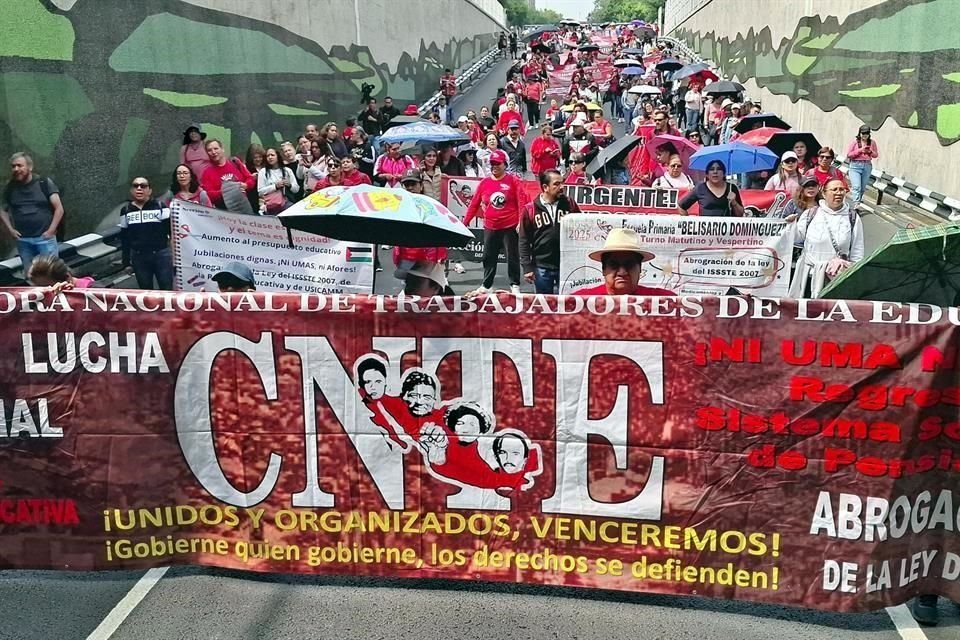 La CNTE anunció un paro de 24 horas a partir del 17 de octubre, con toma de casetas y bloqueos para exigir reinstalar mesas de diálogo y abrogar la reformas educativa y ley del ISSSTE.