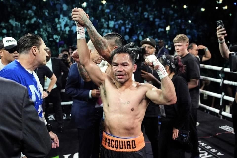 Manny Pacquiao mostró buen box pese a los años sin pelear.