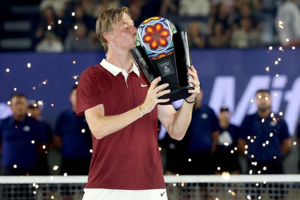 Shapovalov levantó el trofeo mexicano.