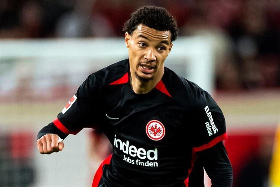 Hugo Ekitike se vestirá de rojo.