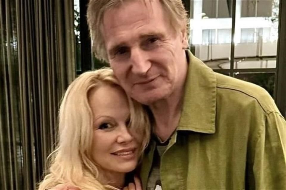 Mientras que Anderson lleva soltera desde 2022, cuando fracasó su quinto matrimonio con Dan Hayhurst, Neeson se ha mantenido soltero desde la repentina muerte de su esposa.