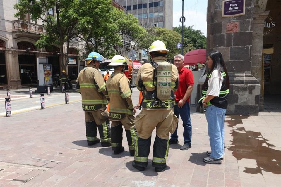 Bomberos del Estado realizaron los trabajos de evacuación.