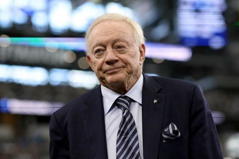 El dueño de los Dallas Cowboys, Jerry Jones, habló antes de que inicie el campo de entrenamiento y dijo que aunque firmen a Micah Parsons no significa que juegue y puso de ejemplo a Dak Prescott.