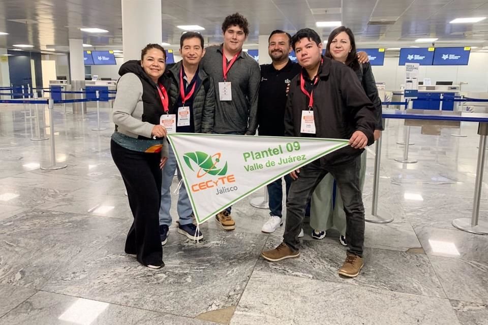 Tras obtener segundo lugar en el reto STEAM Jalisco 2025, alumnos del CECyTE fueron premiados con viaje a California.