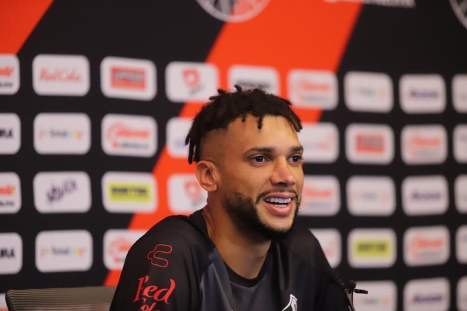 Matheus Doria, defensa de Atlas.